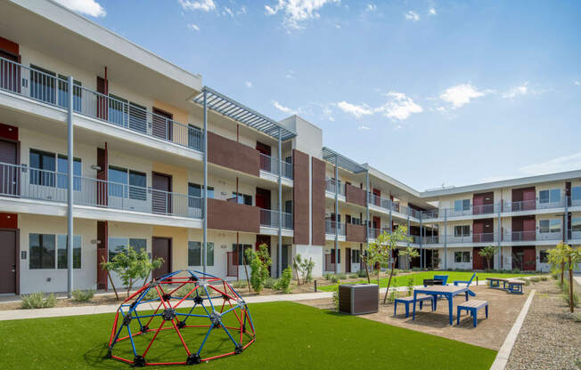 Courtyard of Streamliner 67th in Phoenix Arizona