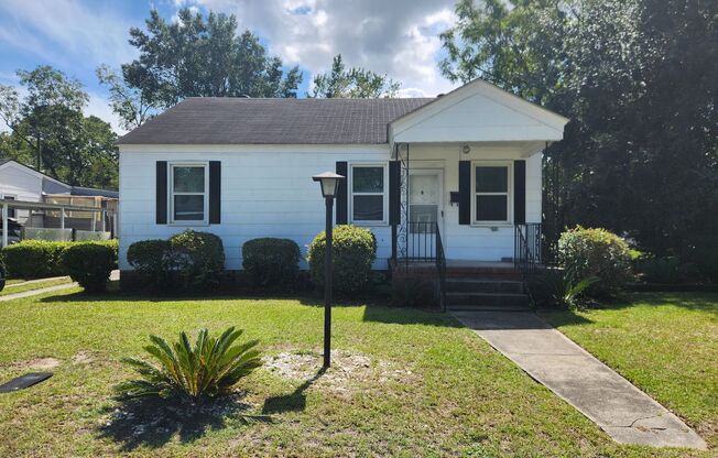 Charming 2 Bedroom 1 Bathroom home near Thunderbolt and Midtown!