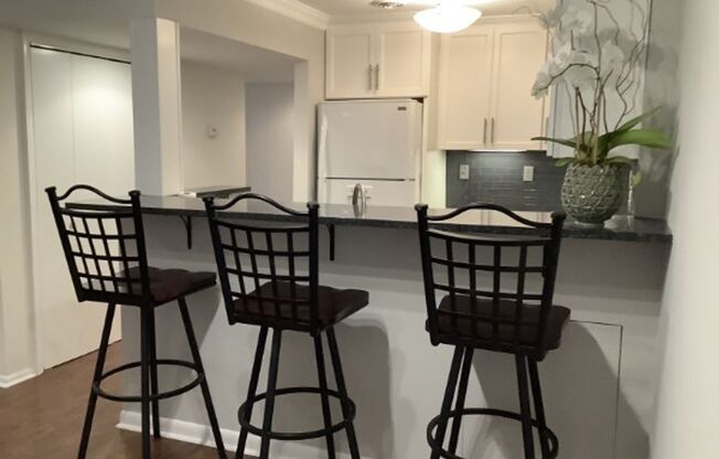 2 beds, 2 baths, $1,700