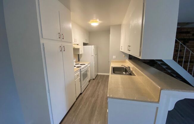 2 beds, 1 bath, $1,595, Unit # 2