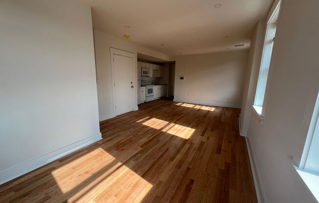 2 beds, 1 bath, 750 sqft, $2,099, Unit 5637 Hobart St. #34