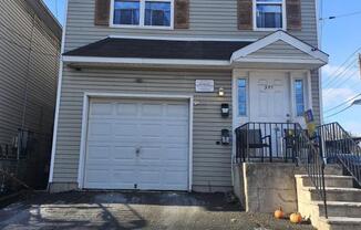 371 HILLSIDE AVE