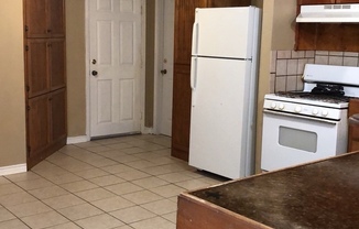 3 beds, 2 baths, $1,150