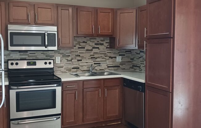 2 beds, 1.5 baths, 1,047 sqft, $1,395, Unit Unit 19