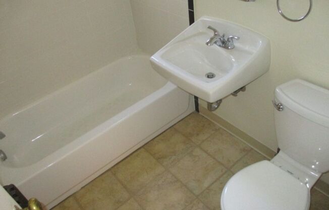 1 bed, 1 bath, 510 sqft, $910, Unit B06