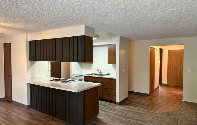 Woodlake Village Apts