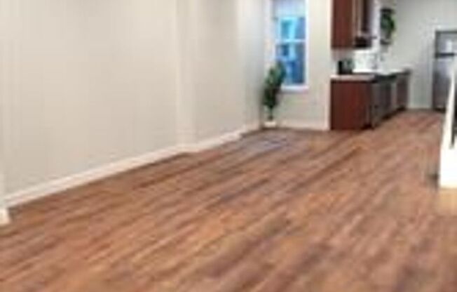 Charming 3BR with Front Porch & River Views near Kelly Drive