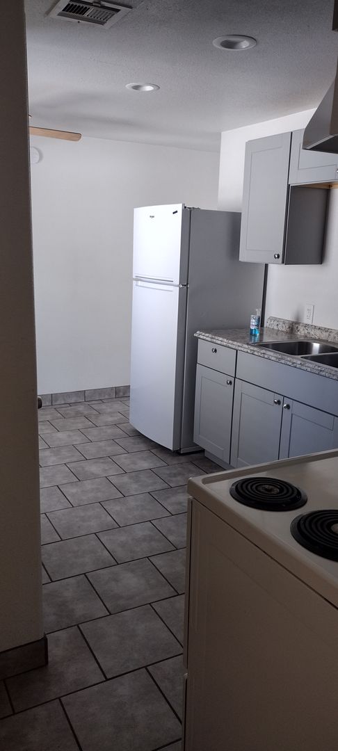 2 beds, 1 bath, $1,675