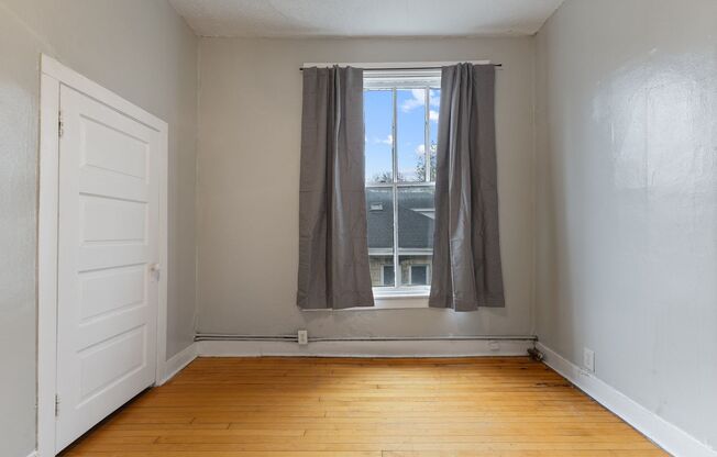 1 bed, 1 bath, 690 sqft, $995, Unit 1