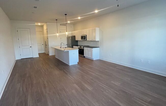 1 bed, 1 bath, 859 sqft, $1,600, Unit B102