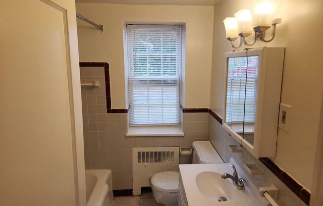 2 beds, 1 bath, 897 sqft, $2,175, Unit G-03