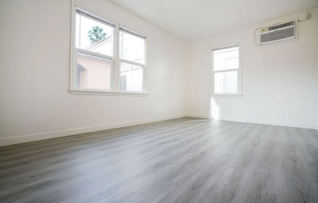 Studio, 1 bath, 300 sqft, $1,749, Unit 858-5