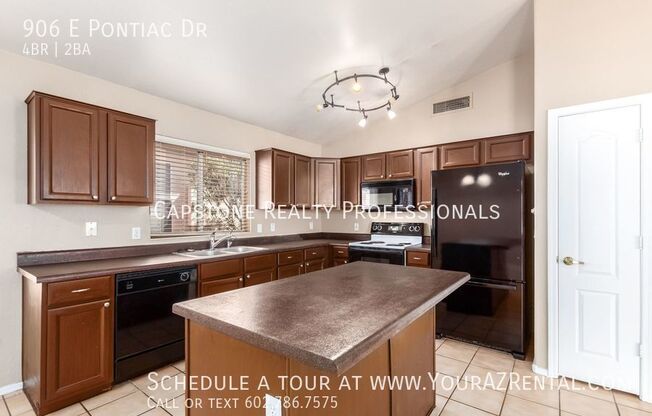 906 E PONTIAC DR