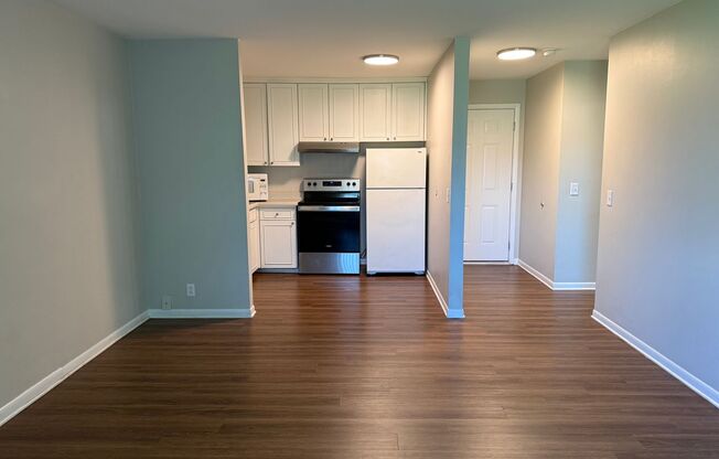 1 bed, 1 bath, 640 sqft, $1,095, Unit A2
