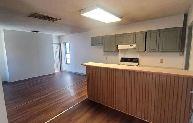 2 beds, 1 bath, $699