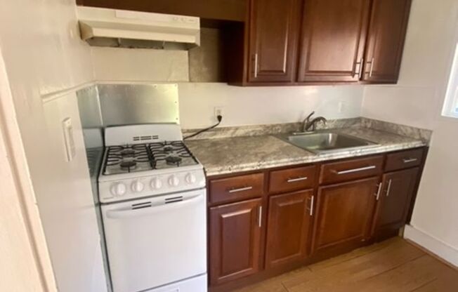 1 bed, 1 bath, 550 sqft, $2,300, Unit 35