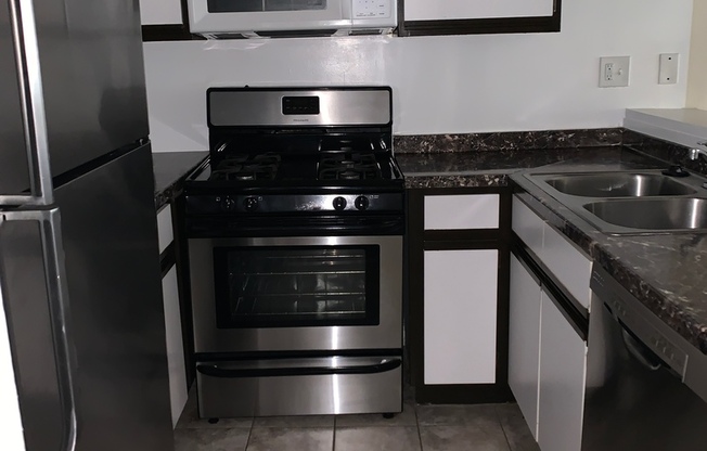 1 bed, 1 bath, 700 sqft, $2,100, Unit 211