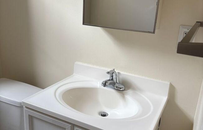 3 beds, 1 bath, 1,425 sqft, $1,495, Unit 4815-D1