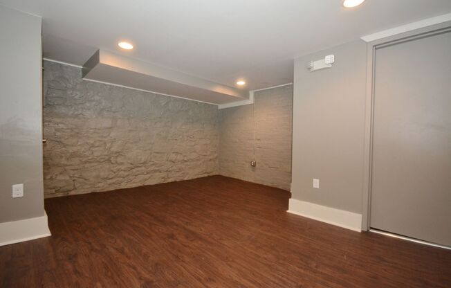 2 beds, 1 bath, $1,650, Unit 1