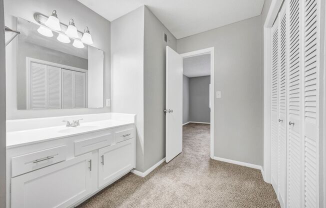 2 beds, 2 baths, 946 sqft, $1,190, Unit 807G