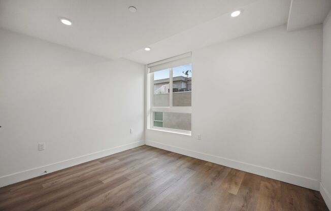 3 beds, 3 baths, 938 sqft, $3,034.29, Unit 607