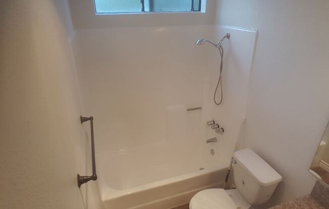 2 beds, 2 baths, 800 sqft, $2,250, Unit # 208