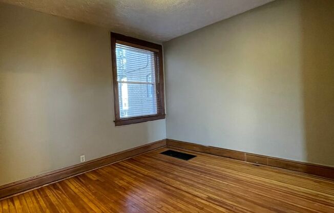 2 beds, 1 bath, $1,350