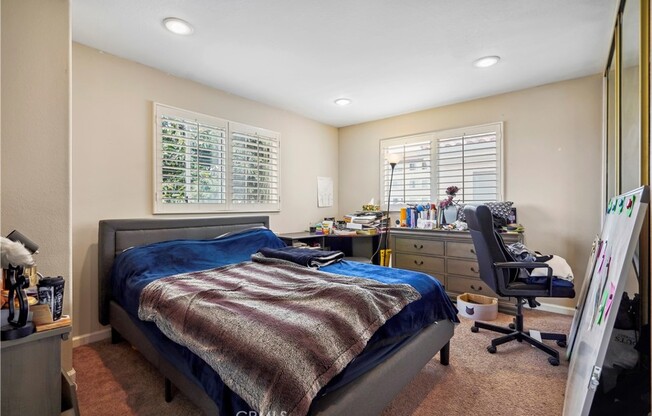 541 W 23 ST