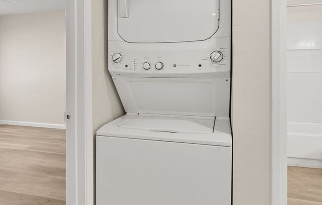 2 beds, 2 baths, 950 sqft, $2,500, Unit 202