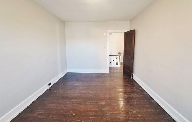 3 beds, 1 bath, $1,435, Unit 8 W Jackson