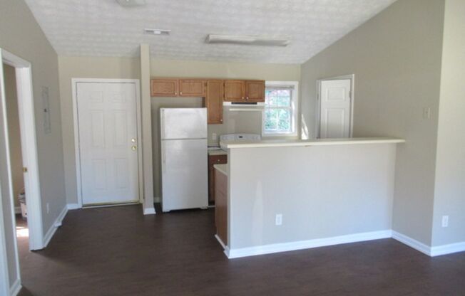 2 beds, 1 bath, $1,100