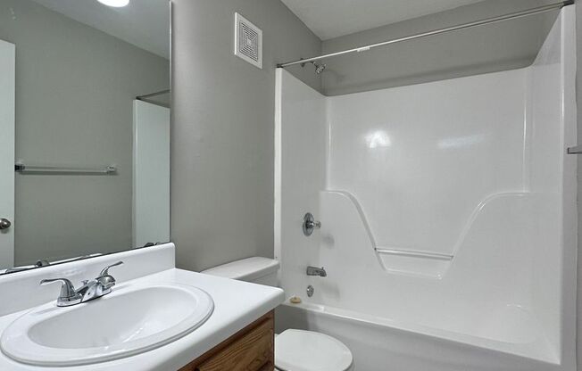 2 beds, 1 bath, 850 sqft, $1,295, Unit Sharp Lane-30