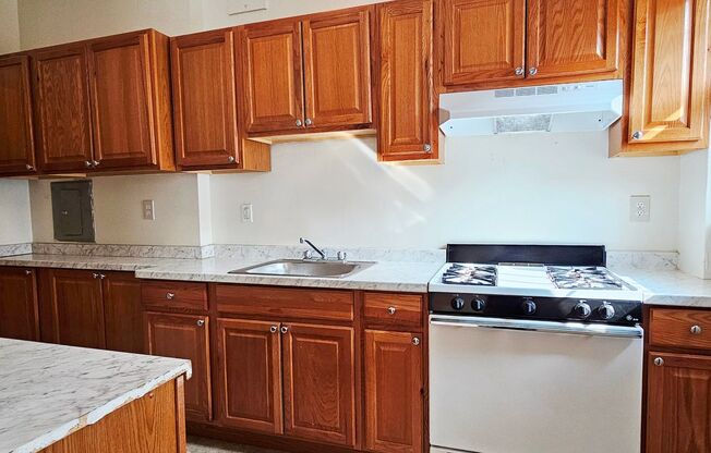 2 beds, 2 baths, 775 sqft, $1,975, Unit 210