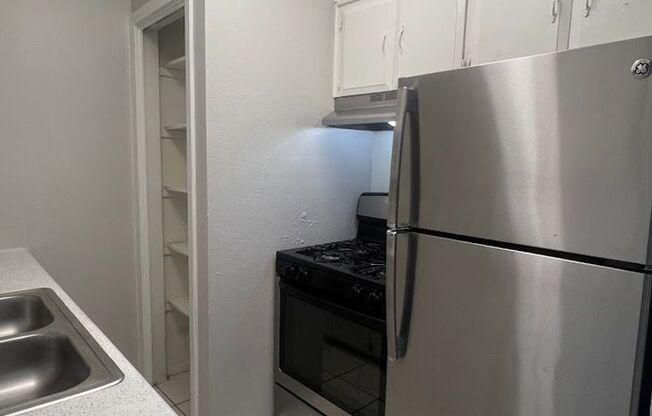 2 beds, 1 bath, 750 sqft, $1,000, Unit K708 - 307 - 109