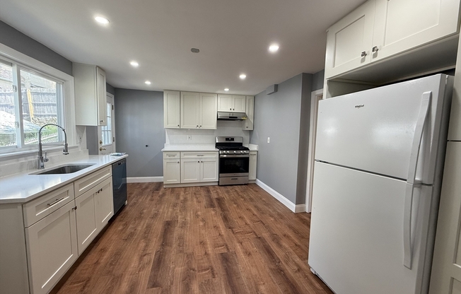 221 S CENTRAL AVE