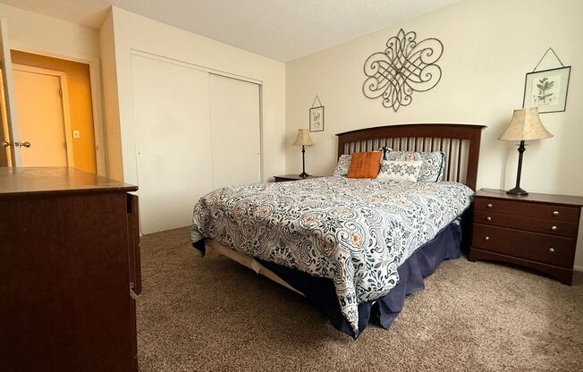 2 beds, 1 bath, 880 sqft, $795