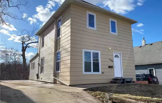 Stunning 4 Bed Home West of Drake