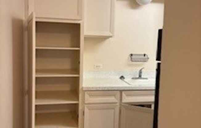 2 beds, 1 bath, 850 sqft, $1,625, Unit 317