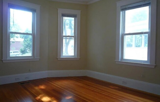 34 OXFORD AVE