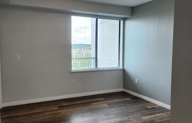 1 bed, 1 bath, 806 sqft, $1,650, Unit 414S