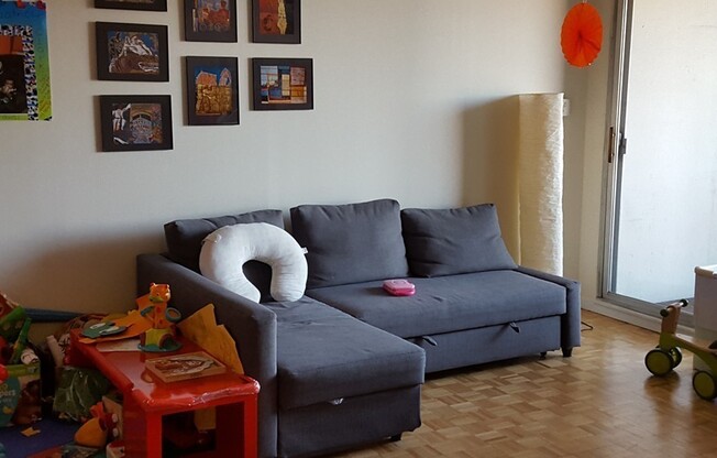 1 bed, 1 bath, 850 sqft, $3,000, Unit 722