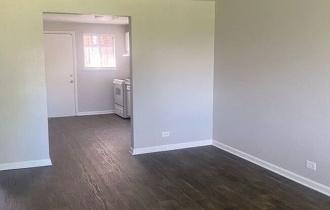 Remodeled 2 Bedroom- Move in Special