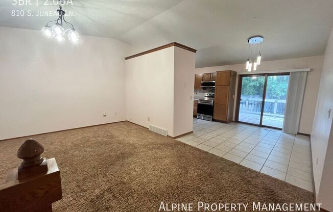810 S JUNEAU LN