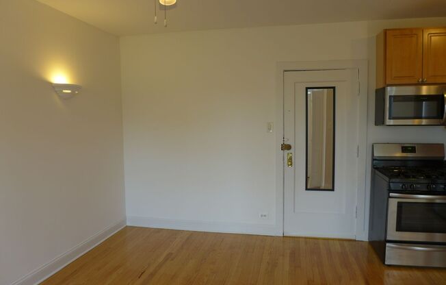 Studio, 1 bath, 300 sqft, $1,395, Unit 301