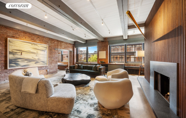 525 W 22 ST