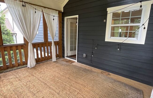 3 Bedroom/ 2.5 Bath Home in Woodbine with Beautiful Screened in Porch and Fenced Yard.
