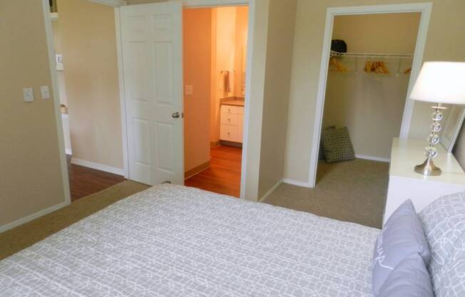 Bedroom With Closet at Commons at Verandas in Tanasbourne Apartments, Hillsboro, 97124