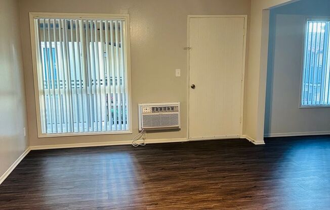 1 bed, 1 bath, 698 sqft, $2,050, Unit 36