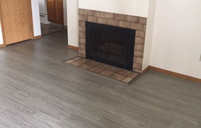 South Anchorage Beautiful and Spacious downstairs 2bed with washer/dryer