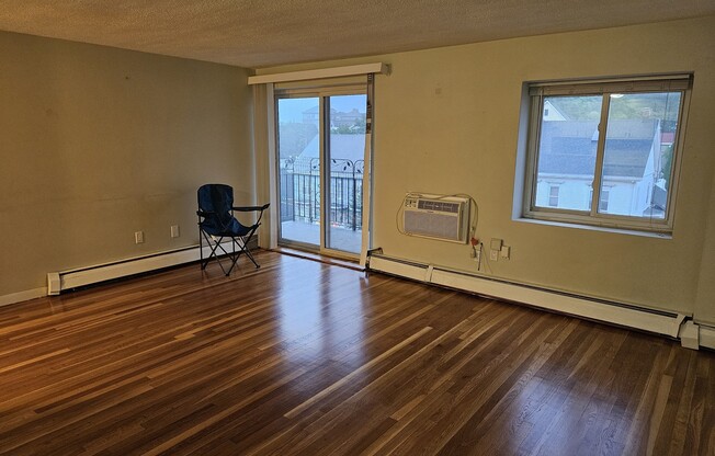 1 bed, 1 bath, 605 sqft, $2,300, Unit 21